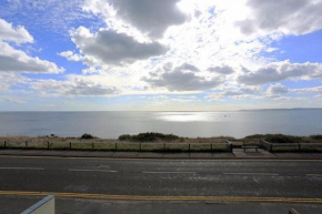 BOURNECOAST: MODERN HOLIDAY FLAT- SEA VIEWS-FM6128